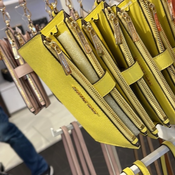 Michael Kors Jet Set Travel Large Double Zip Leather Wristlet Sunshine Yellow - Picture 12 of 15